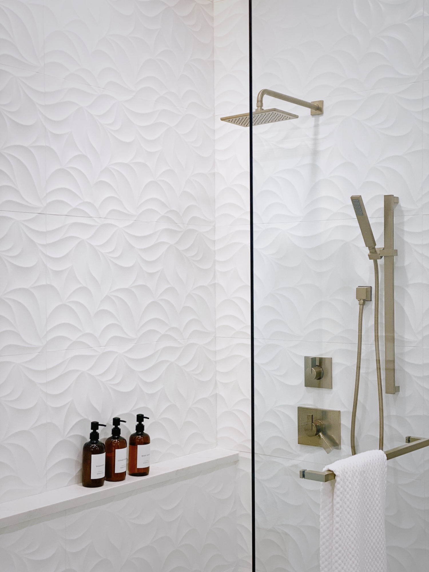Ledge In Shower For Bottles