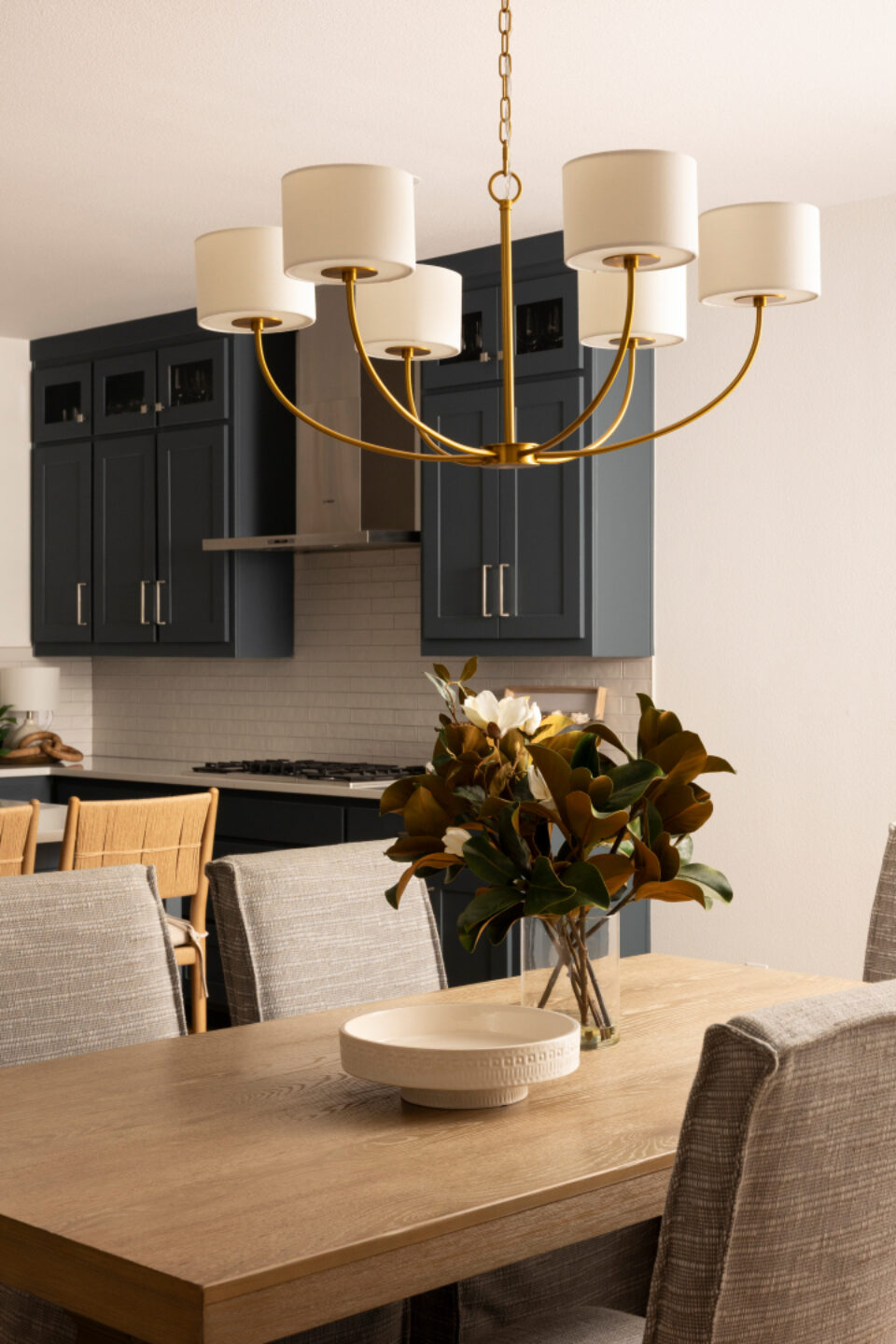 Dining Table And Chairs With Chandelier